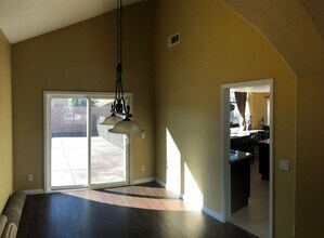 13661 Boston Ct in Fontana, CA - Building Photo - Building Photo