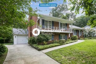 6619 Windyrush Rd in Charlotte, NC - Building Photo