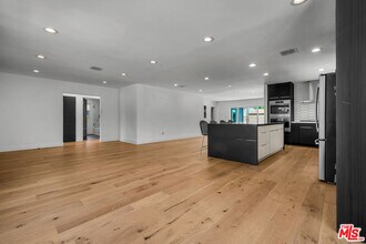 5318 Bellaire Ave in Los Angeles, CA - Building Photo - Building Photo