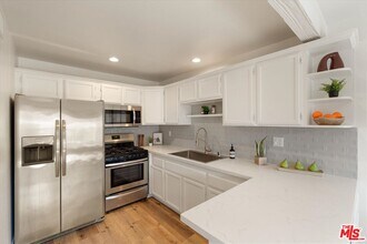 2516 Arizona Ave in Santa Monica, CA - Building Photo - Building Photo