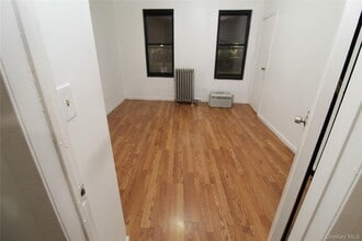 211-77 Jamaica Ave in Queens, NY - Building Photo - Building Photo