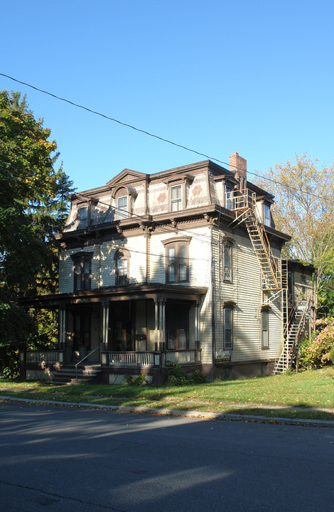 77 N 5th St in Hudson, NY - Building Photo