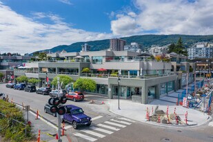 Bellevue Landing in West Vancouver, BC - Building Photo