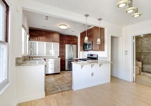 2136 7th Ave in Los Angeles, CA - Foto de edificio - Building Photo