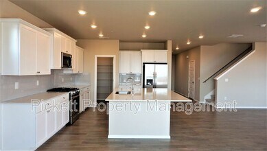 1122 Baker Hts Lp in Bremerton, WA - Building Photo - Building Photo