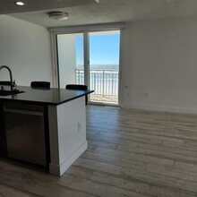 17408 Gulf Blvd, Unit 201 in Redington Shores, FL - Building Photo - Building Photo