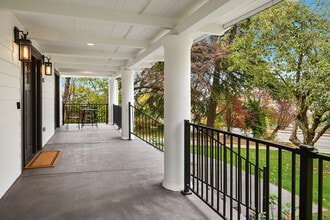 10425 Des Moines Memorial Dr S in Seattle, WA - Building Photo - Building Photo