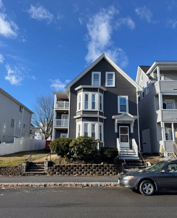 180 Notre Dame Ave, Unit #3 in Manchester, NH - Building Photo