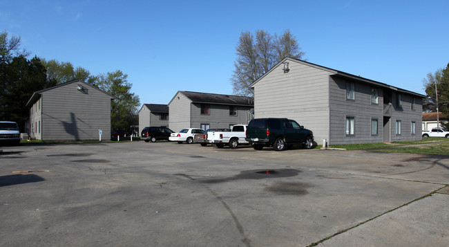 803 S Pollock St in Selma, NC - Building Photo - Building Photo