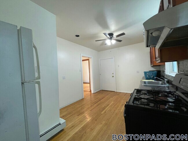 1582 Tremont St in Boston, MA - Building Photo - Building Photo