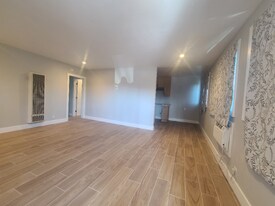 14921 Vanowen St in Los Angeles, CA - Building Photo