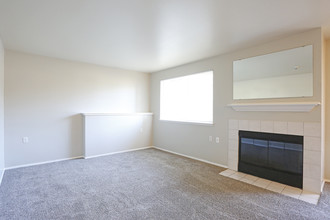 Capitol City Apartments in Lacey, WA - Foto de edificio - Interior Photo