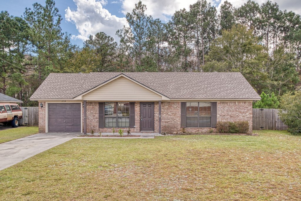 1719 Ashton Dr in Hinesville, GA - Building Photo