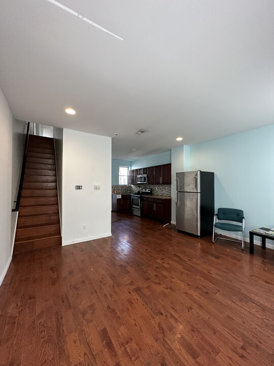 2237 N Sydenham St in Philadelphia, PA - Building Photo