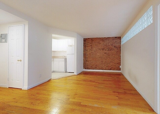First Avenue, Unit 4B in New York, NY - Building Photo - Building Photo