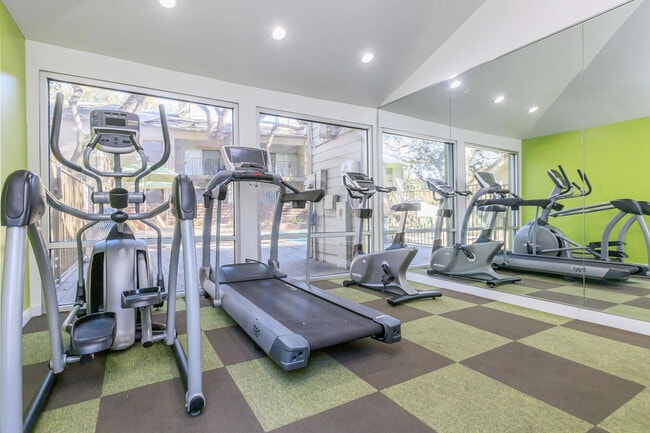 Harper at the Park in San Antonio, TX - Foto de edificio - Building Photo