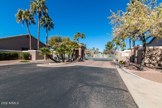 18255 N 49th Pl in Scottsdale, AZ - Foto de edificio - Building Photo
