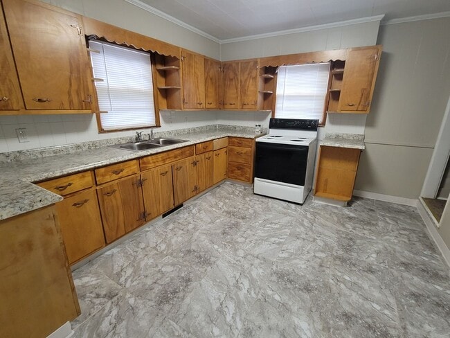 property at 217-217.5-2175 W Linn St