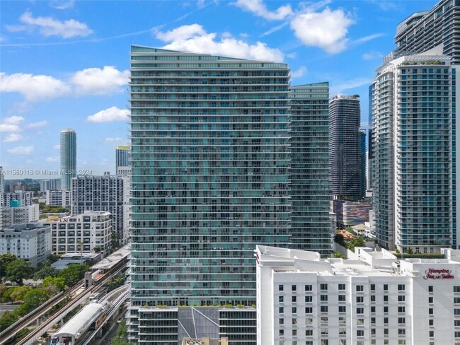 79 SW 12th St, Unit 2001-S in Miami, FL - Foto de edificio - Building Photo