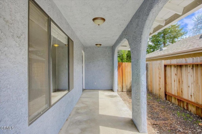 302 Hodencamp Rd in Thousand Oaks, CA - Building Photo - Building Photo