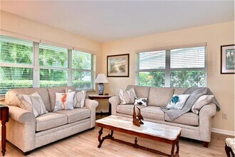 129 Alhambra Pl in West Palm Beach, FL - Foto de edificio - Building Photo