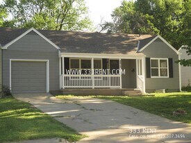 8912 E Gregory Blvd in Raytown, MO - Building Photo