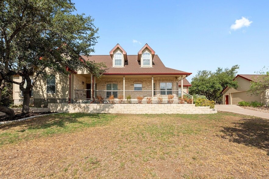 644 Newport Dr in Briarcliff, TX - Building Photo