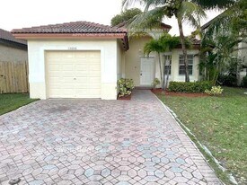 13606 SW 119th Ave in Miami, FL - Building Photo