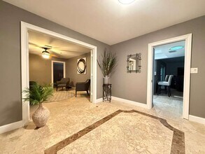 283 Forest Hills Blvd in Naples, FL - Building Photo - Building Photo