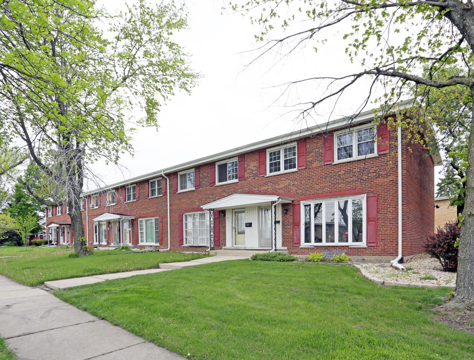 62-72 E Blecke Ave in Addison, IL - Foto de edificio