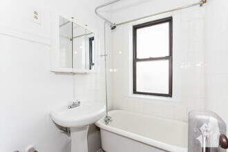 2747 N Spaulding Ave, Unit 1HH in Chicago, IL - Foto de edificio - Building Photo