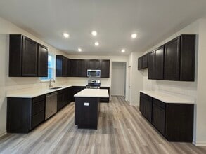 1751 E 111th Pl in Crown Point, IN - Foto de edificio - Building Photo