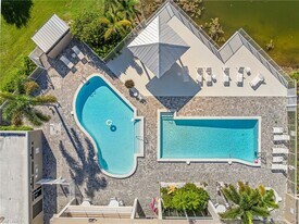 201 Santa Clara Dr, Unit 201 Santa Clara Drive #07 in Naples, FL - Building Photo