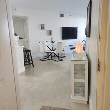 357 Almeria Ave, Unit Gables Park Condo in Coral Gables, FL - Building Photo - Building Photo