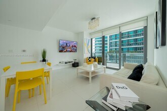 1300 S Miami Ave, Unit 1507 in Miami, FL - Building Photo - Building Photo