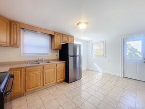 4 Marlon Pl in Cromwell, CT - Foto de edificio - Building Photo
