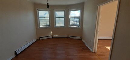 375 John F. Kennedy Blvd-Unit -2 in Bayonne, NJ - Building Photo - Building Photo