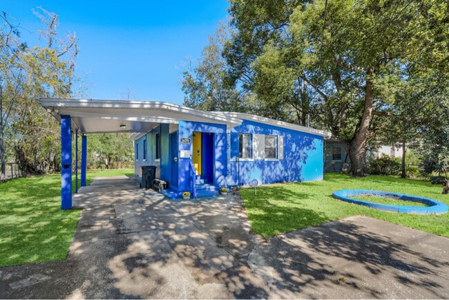 property at 2625 Larkspur Ave