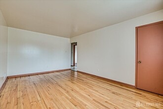 504 Chandler Ave in Linden, NJ - Building Photo - Building Photo