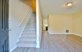 220 Meadowbrook Ct in Fayetteville, GA - Foto de edificio - Building Photo