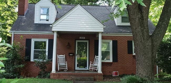 3814 Walker Ave in Greensboro, NC - Foto de edificio - Building Photo