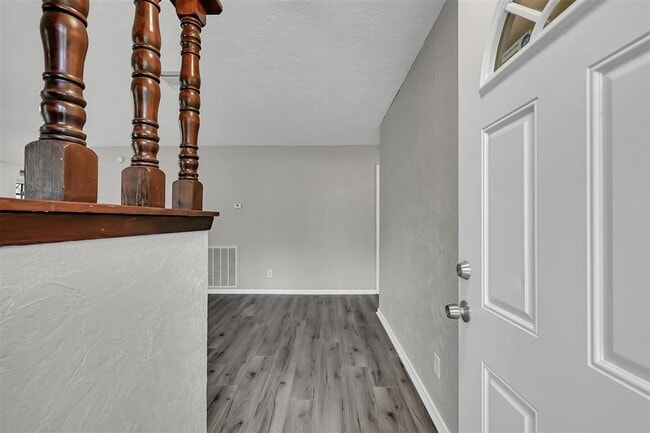 29806 Lazy Ln in Spring, TX - Foto de edificio - Building Photo