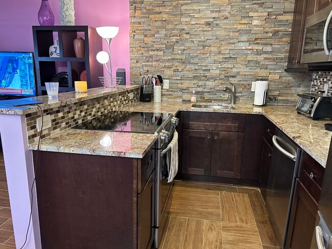 3070 Cornwall D in Boca Raton, FL - Building Photo - Building Photo