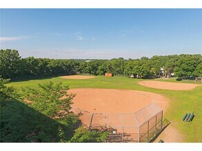 1181 Edgcumbe Rd in St. Paul, MN - Building Photo - Building Photo