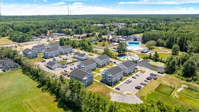 Cloverleaf Apartments in Saco, ME - Foto de edificio - Building Photo