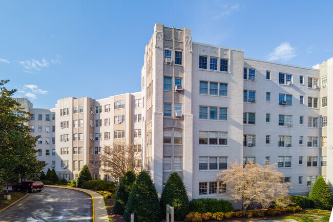 Woodley Park Towers in Washington, DC - Foto de edificio - Building Photo