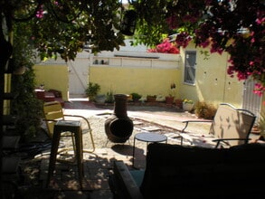 10657 Woodbridge St in North Hollywood, CA - Building Photo - Building Photo