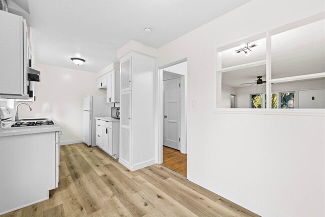 property at 6508 La Jolla Blvd