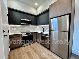 2967-2967 Richter St in Kelowna, BC - Building Photo