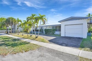 16530 NE 11th Ave in North Miami Beach, FL - Building Photo